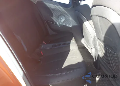 2016 Hyundai Veloster z USA, uszkodzony, nr VIN KMHTC6AD5GU297192